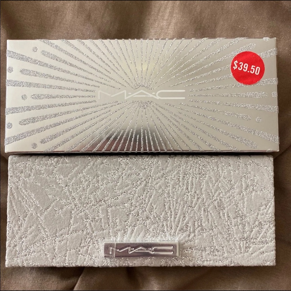 MAC Cosmetics Flashing Ice Extra Dimension Skin Trio